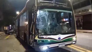 Así quedó uno de los colectivos implicados en el choque ocurrido en Recoleta
