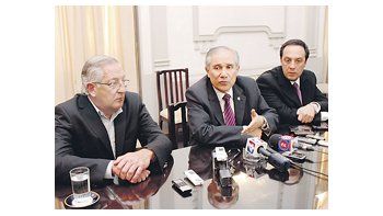 Eduardo Fellner, Walter Barrionuevo, y el saliente ministro de Gobierno, Pablo La Villa, anunciaron el jueves la decisión oficicial de avanzar en un proyecto de ley para expropiar las tierras de la familia Blaquier.