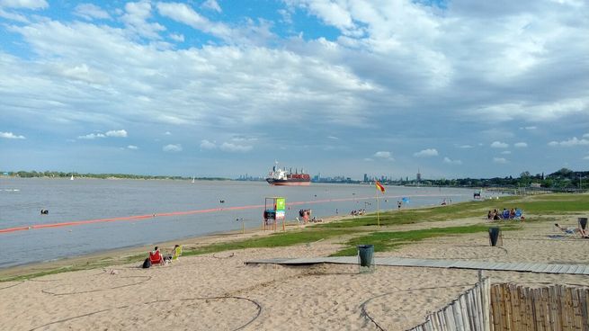 Actividades deportivas y culturales animan las jornadas en la costa rosarina.