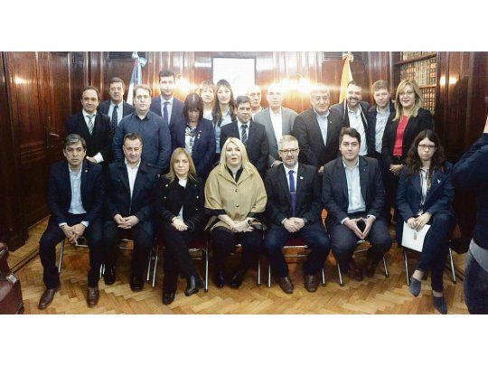 Alineados. Bertone logró respaldo político a su pulseada por Malvinas.