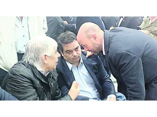 Otros tiempos. Hugo Moyano, cuando se sentaba a negociar cara a cara con Triaca y Guillermo Dietrich.