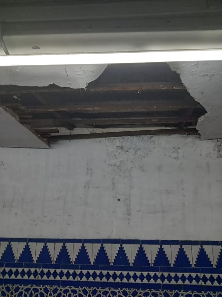 El fragmento de techo que se derrumbó esta mañana. El fragmento de techo que se derrumbó esta mañana.