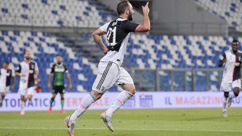 Higuaín anotó el segundo gol de Juventus.