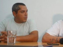 Pablo Moyano junto a uno de los detenidos. 