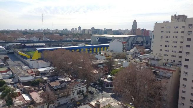 Imágen desde un edificio en Villa Crespo con el estadio de Atlanta y el Movistar Arena. El primero, donde juega el Bohemio, todo un símbolo del barrio que ofrece propuestas para compra venta