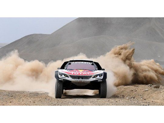 Loeb es uno de los principales candidatos, junto al magistral Peterhansel. Ambos corren con Peugeot.