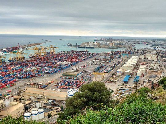 El puerto de Barcelona. Los industriales pidieron impulsar las exportaciones.