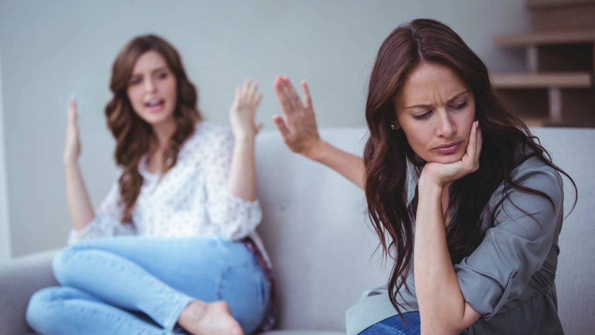 What are the five signs that indicate that a person is difficult to deal with?