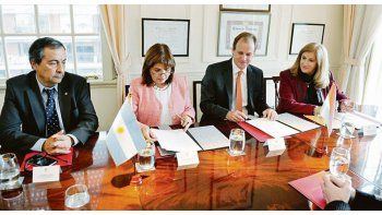 Cita. Bordet, ayer con Patricia Bullrich en CABA. El convenio, afirman, le impidió recibir a Frigerio en Entre Ríos.