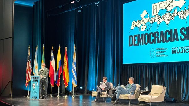 El homenaje a Mujica unió a presidentes de Europa y América.