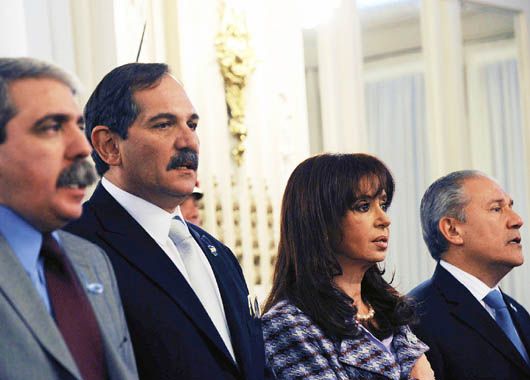 Cristina llamó a un amplio diálogo y prometió una reforma política (foto 5)