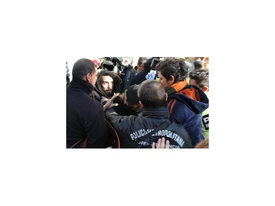 Incidentes en intento de desalojo de manteros en el centro porteño