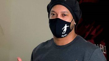 Ronaldinho dio positivo de coronavirus,