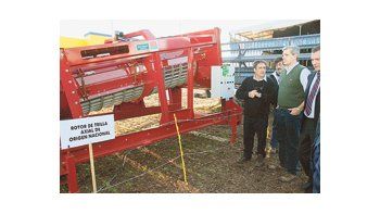 El ministro de Agricultura, Julián Domínguez, aseguró en la muestra Agroactiva 2010, en la provincia de Santa Fe, que se trabaja en la implementación de créditos a tasa subsidiada para la compra de maquinaria agrícola nacional.