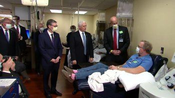 El vicepresidente de Estados Unidos, Mike Pence, sin barbijo.