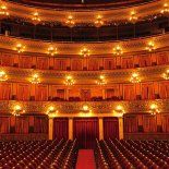 El Teatro Colón desde una perspectiva diferente. El Teatro Colón desde una perspectiva diferente.