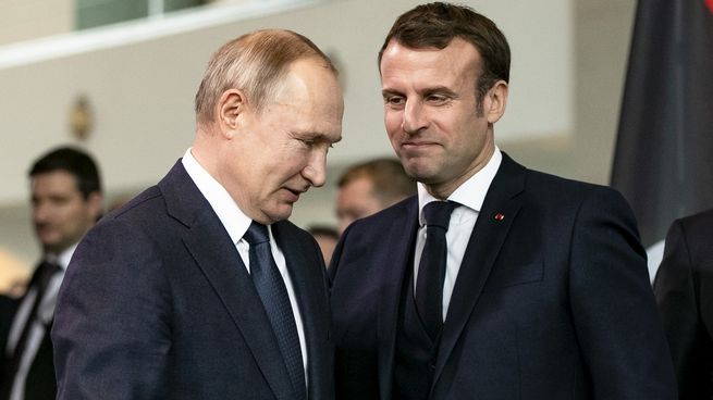 Los presidentes de Rusia, Vladímir Putin, y de Francia, Emmanuel Macron.