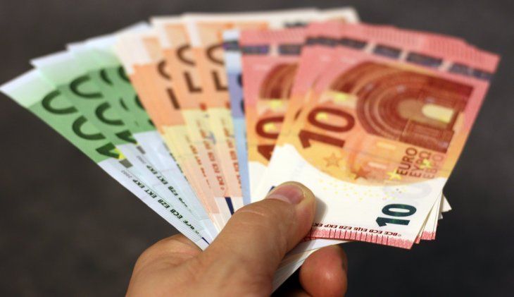 The countries that use the European currency as currency are: Germany, Austria, Belgium, Cyprus, Slovakia, Slovenia, Estonia, Spain, Finland, France, Greece, Ireland, Italy, Latvia, Lithuania, Luxembourg, Malta, the Netherlands and Portugal.