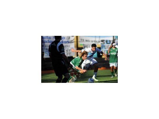 Parejo. En los 90´ Atlético de Rafaela y Ferro no se sacaron ventajas. Los santafesinos terminaron venciendo por la vía de los penales.