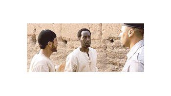 La actuación de Don Cheadle justifica por sí sola la visión de un film que se acerca a un tema difícil con un rigor y una credibilidad pocas veces vista en Hollywood.