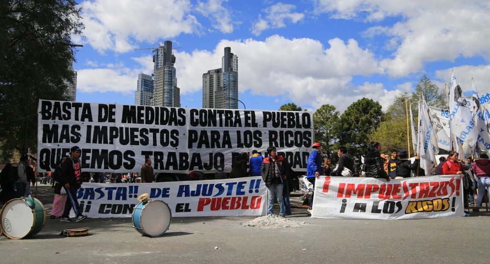Masiva Marcha Federal en Plaza de Mayo contra ajuste y despidos (foto 2)