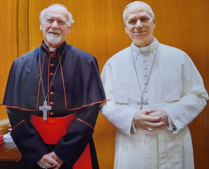 El cardenal Vicente Bokalic y León XIV en el Vaticano.
