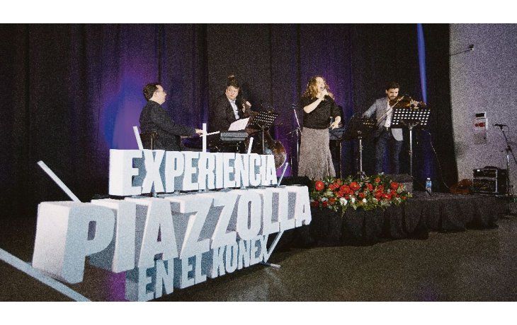 ámbito.com | experiencia piazzolla. Elena Roger en la presentación para la prensa del ciclo de conciertos en el Centro Cultural Konex, que comenzará el próximo martes y se extenderá hasta el domingo 16.