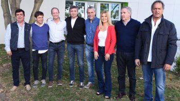 el peronismo bonaerense se mostro en nueva foto de unidad
