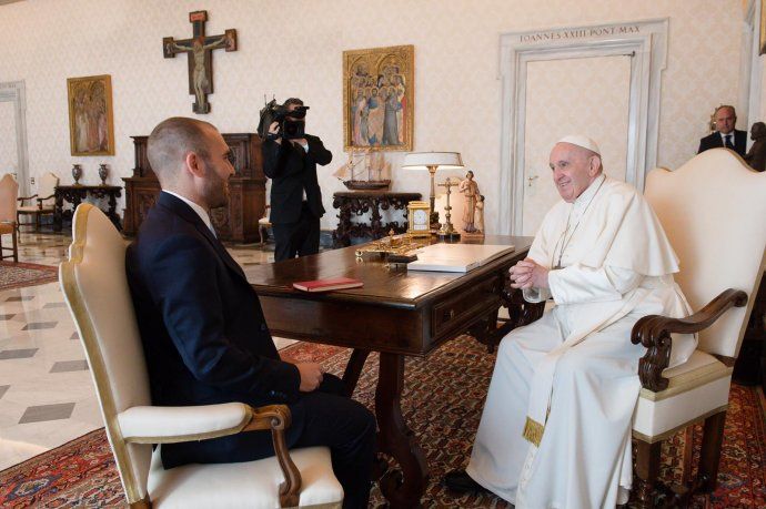 En su periplo europeo, Guzmán visitó al papa Francisco.