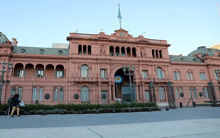 La Oficina Anticorrupción ordenó diseñar un sistema de monitoreo para reforzar el control de las actividades privadas de los funcionarios públicos antes y después de dejar sus cargos. La Oficina Anticorrupción ordenó diseñar un sistema de monitoreo para reforzar el control de las actividades privadas de los funcionarios públicos antes y después de dejar sus cargos.