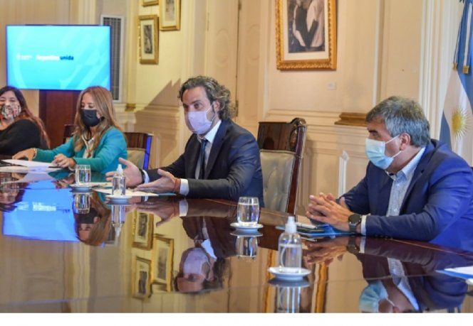 López destacó el diálogo que venían teniendo con las empresas de telecomunicaciones. De hecho, el pasado 22 de abril, Santiago Cafiero encabezó una reunión con las telco para avanzar en la implementación de la Prestación Básica Univeral.