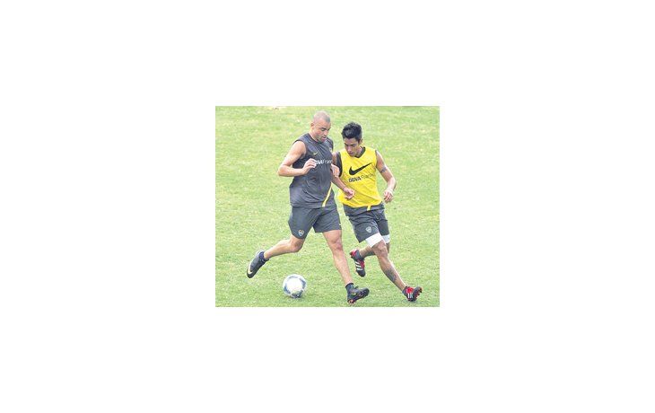 Santiago Silva se presentará oficialmente con la camiseta de Boca y formará el ataque con Darío Cvitanich. Pablo Mouche quedará en el banco de suplentes.