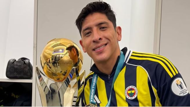 La estrella de México celebrando el campeonato.&nbsp;