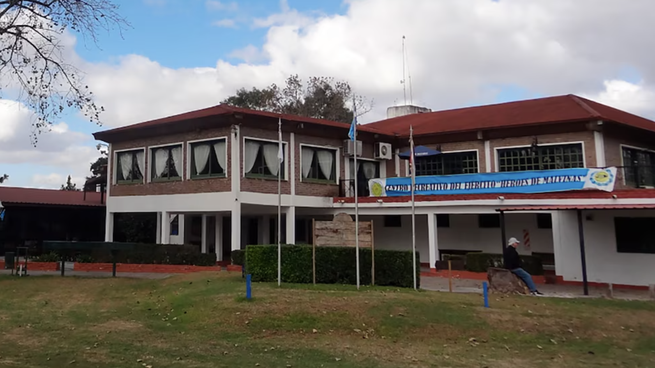 El hallazgo se produjo en un domicilio de Quilmes y dio lugar a una investigación judicial para determinar las circunstancias del fallecimiento del efectivo.