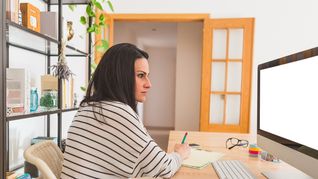 Los escritorios plegables son ideales para livings o dormitorios.&nbsp;