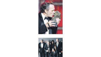 José Coronado, protagonista de «No habrá paz para los malvados» (la ganadora de la noche) besa al premio Goya. Ricardo Darín y equipo de «Un cuento chino», recibiendo el Goya al mejor film latinoamericano.