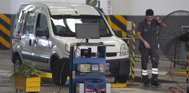 Los vidrios espejados pueden hacer que un auto no apruebe la VTV, aunque esté en perfectas condiciones mecánicas. Los vidrios espejados pueden hacer que un auto no apruebe la VTV, aunque esté en perfectas condiciones mecánicas.