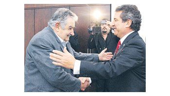 Por imperio de agendas previas, ayer José Mujica recibió al gobernador Sergio Urribarri en Montevideo, como parte de una gira comercial. Pero -dicen- no abordaron el conflicto por Botnia.