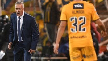 alfaro le dedico su primer titulo en boca a guillermo barros schelotto