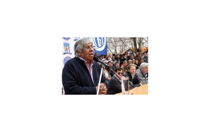 Hugo Moyano con petroleros en Neuquén.
