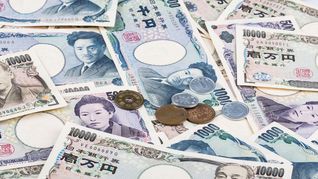 El yen, al alza por un endurecimiento de la política monetaria de Japón. 