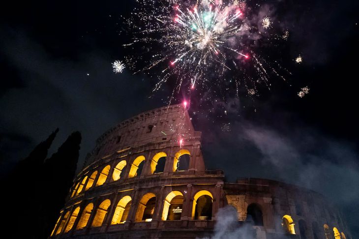 Roma, fiesta y alegría en el Coliseo. Roma, fiesta y alegría en el Coliseo.