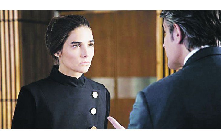 ámbito.com | Inexpresiva. Juana Viale actúa siempre igual. El recurso de la voz en off explicándolo todo, como para que no quede público sin comprender, se replica en otras series originales de Netflix.