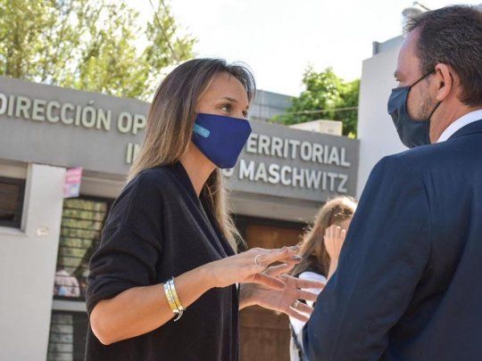 Malena Galmarini y Ariel Sujarchuk inauguraron dos redes cloacales para más de 15.000 vecinas y vecinos de Escobar.