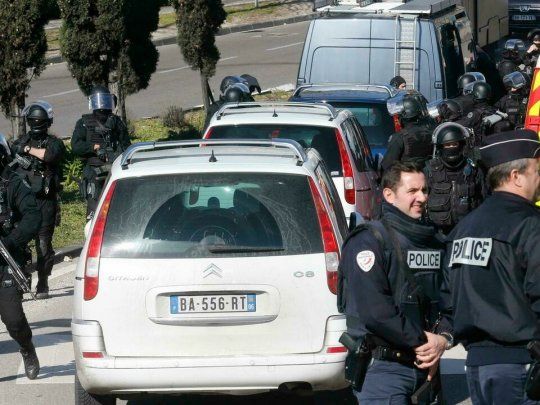 policía marsella.webp