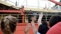 Desembarcan una decena de tripulantes del Irízar por covid