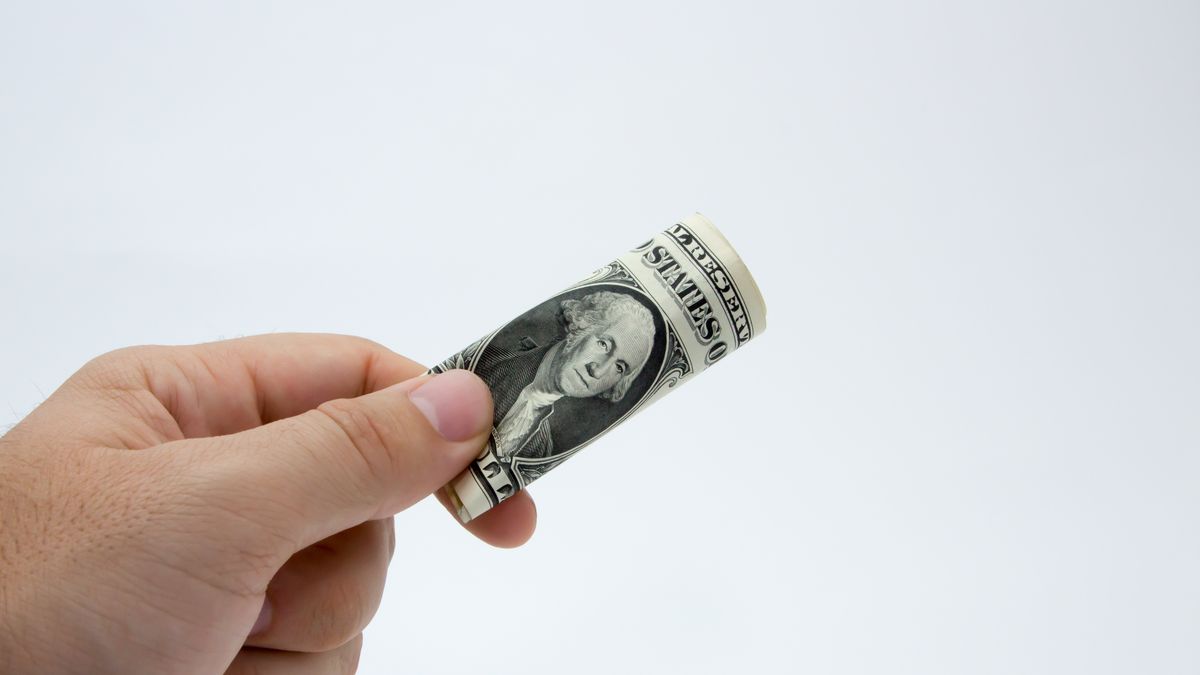 Record blue dollar: causes of the rise and what is to come