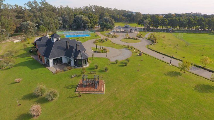 Casonas del Haras, uno de los proyectos destacados, combina viviendas, centro ecuestre, hotel de campo y un salón de eventos para uso social o corporativo Casonas del Haras, uno de los proyectos destacados, combina viviendas, centro ecuestre, hotel de campo y un salón de eventos para uso social o corporativo