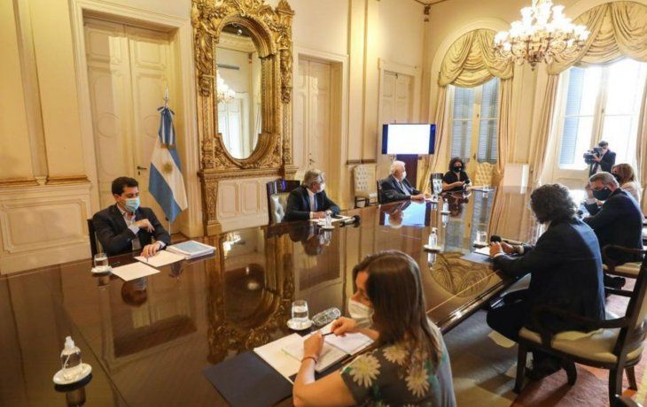 Alberto encabeza la reunión sobre el plan de vacunación