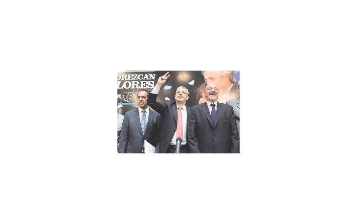 Daniel Scioli, Julián Domínguez y Carlos Tomada se juntaron ayer en el Congreso nacional en un homenaje a Néstor Kirchner que funcionó como cierre unificado del FpV en Capital Federal y la provincia de Buenos Aires.